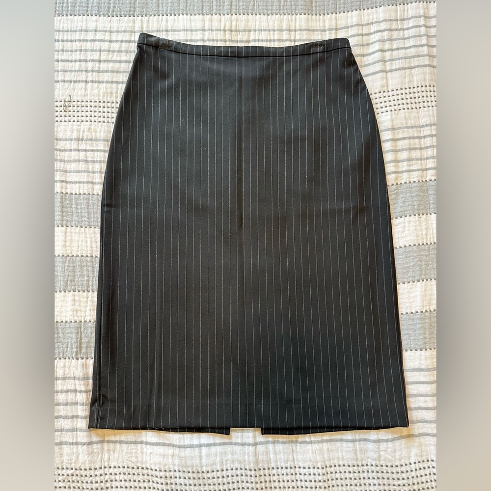 Old Navy Black Pinstripe Stretch Pencil Skirt
Size 4